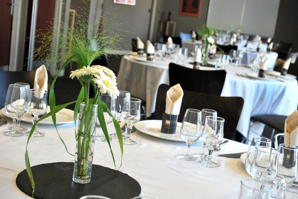 Hotel De Loire et Restaurant Les Bateliers Trélazé Buitenkant foto